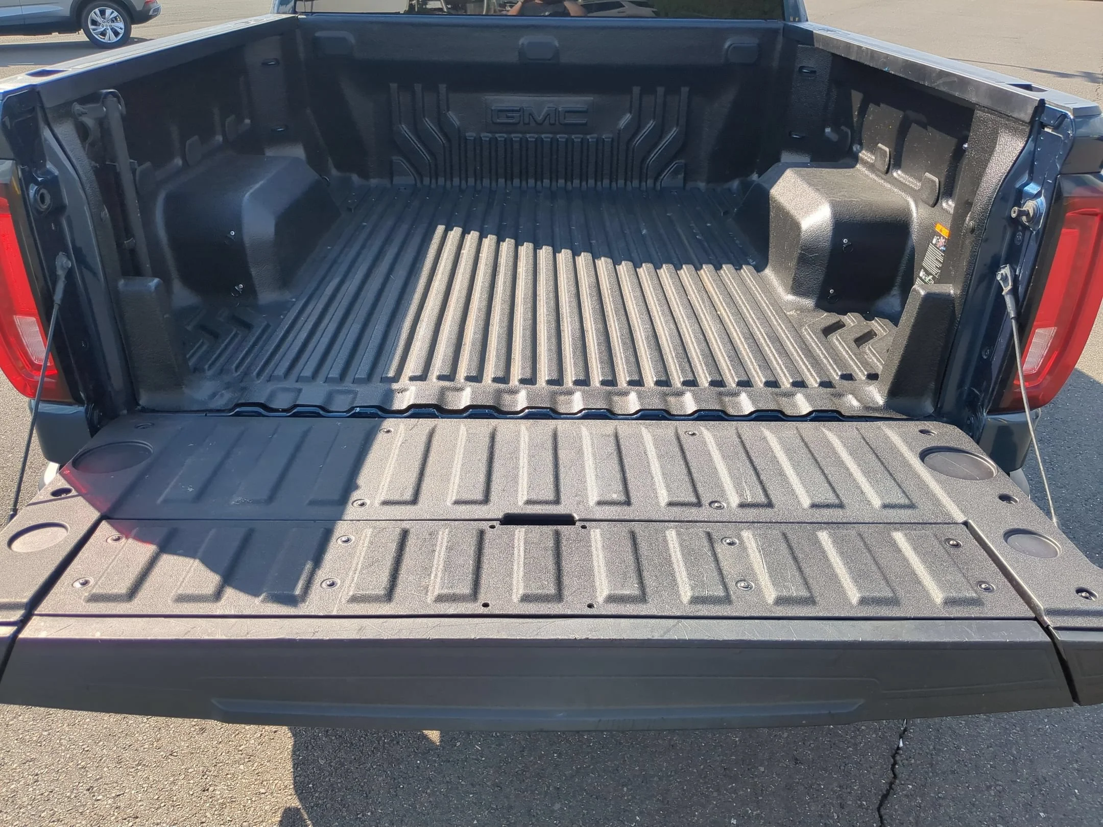 Used 2021 Pacific Blue Metallic GMC SLT image 23