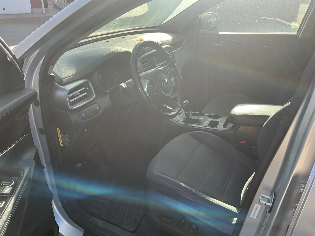 Used 2016 Sparkling Silver Kia LX image 4