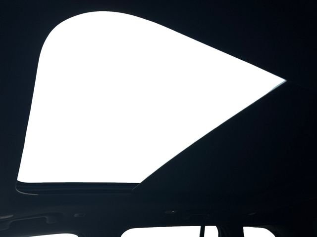 Used 2022 White Jeep Overland 4xe image 18