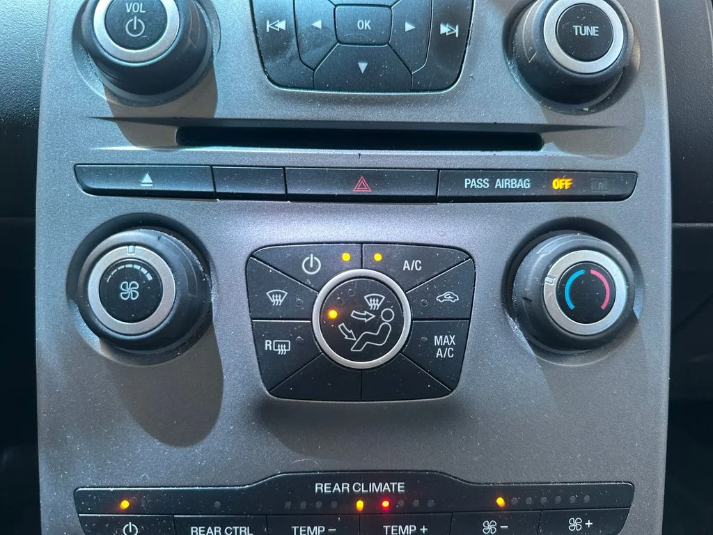 Used 2019 Blue Metallic Ford SE image 16
