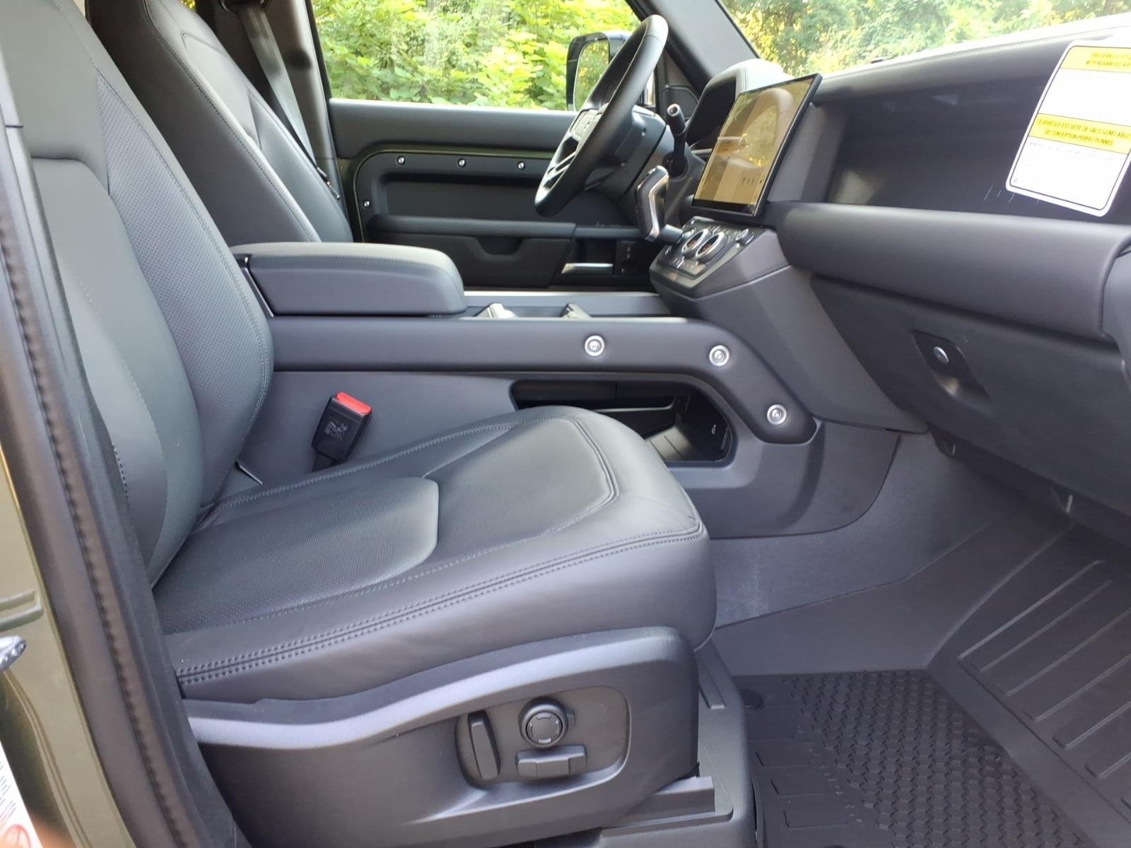 New 2026 Woolstone Green LAND ROVER X-Dynamic SE image 3