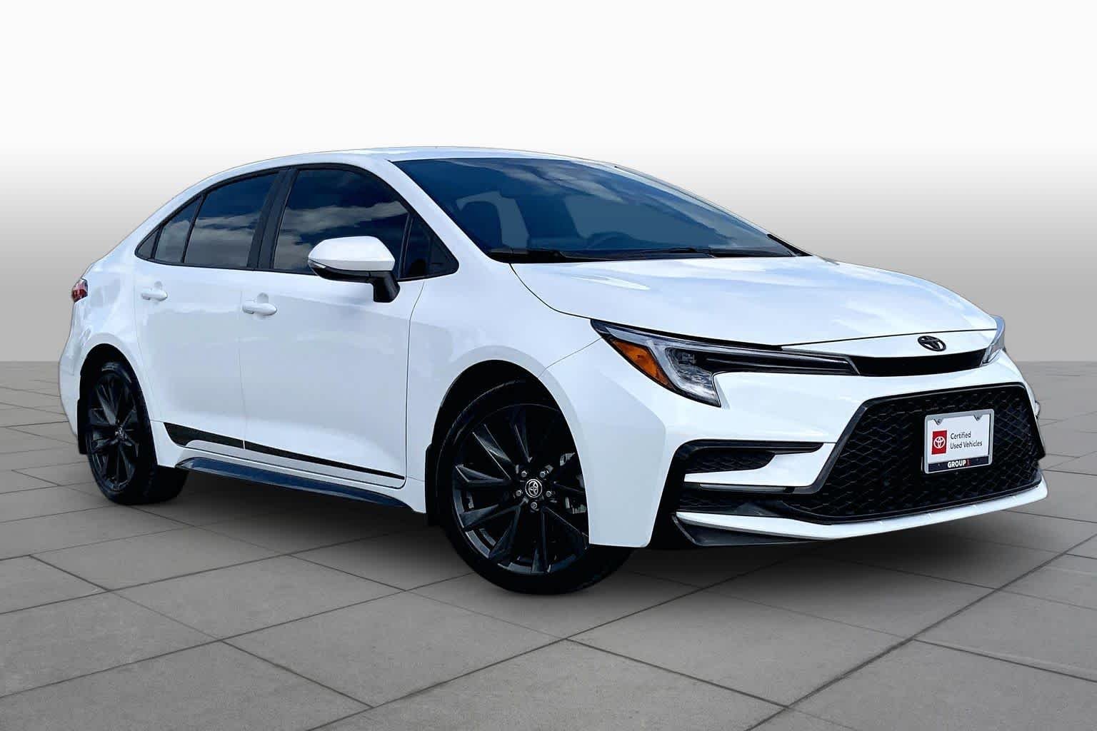 Used 2026 Ice Cap Toyota SE image 3