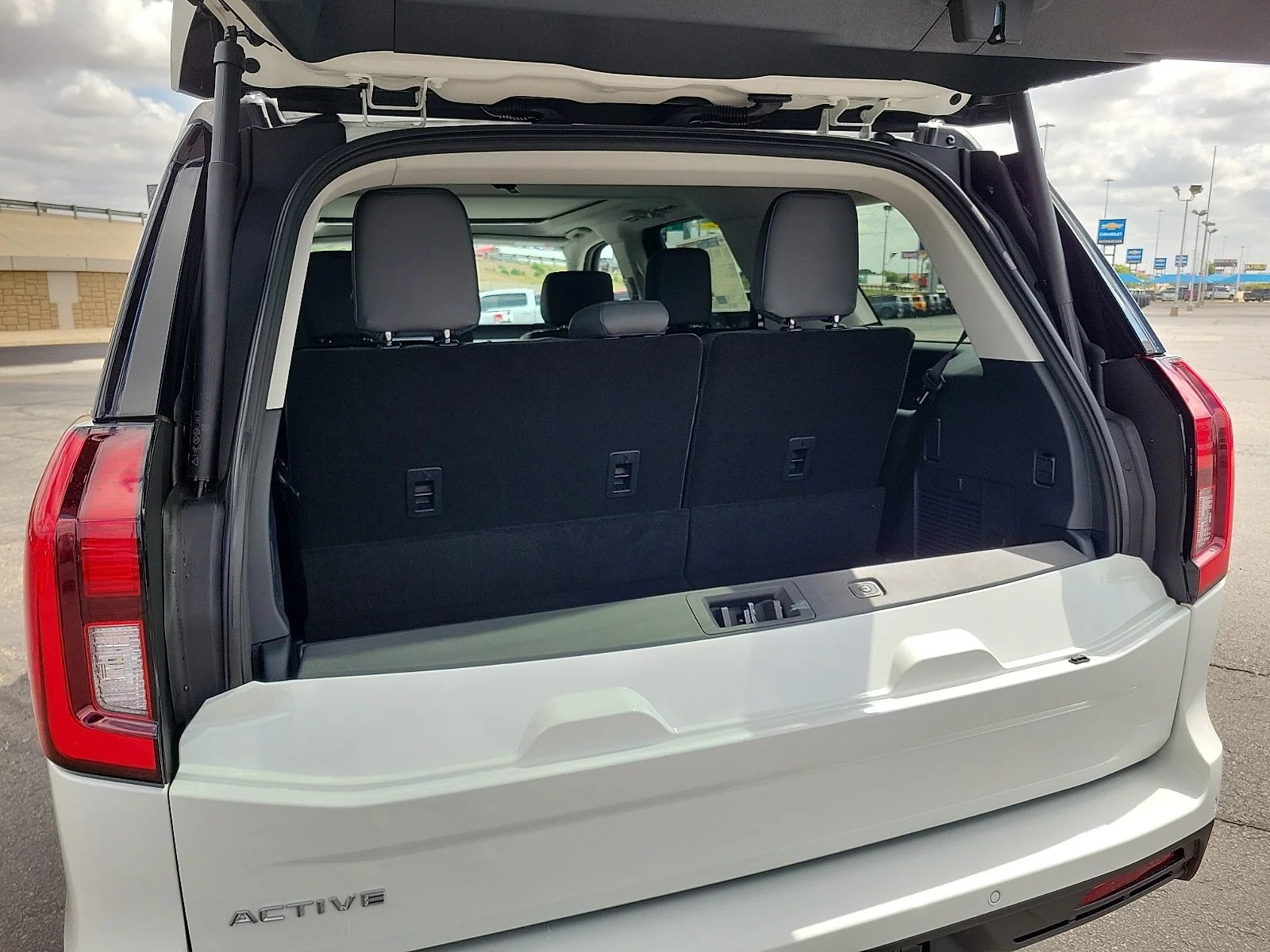New 2026 Star White Metallic Tri-Coat Ford Active image 8