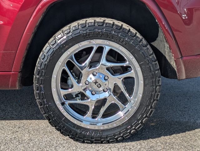 Used 2021 Red Jeep Laredo X image 9