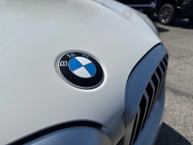 Used 2022 White BMW sDrive30i image 31