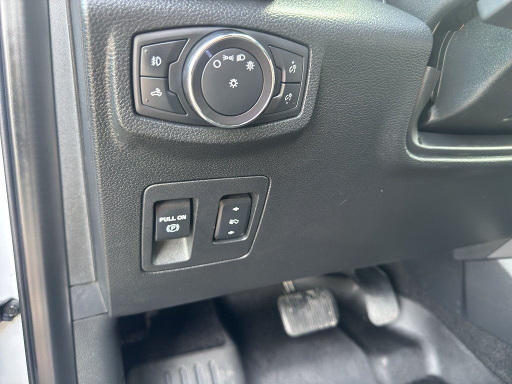 Used 2019 Oxford White Ford XLT image 22