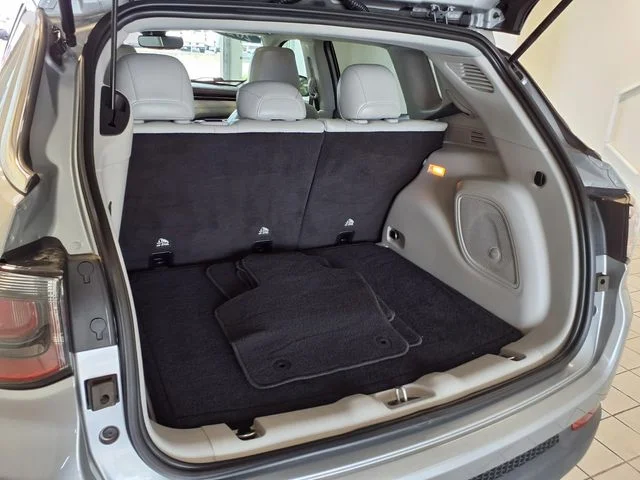 Used 2022 Billet Silver Metallic Jeep Latitude image 20