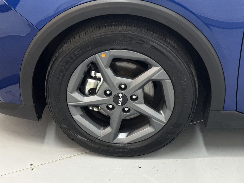 Used 2025 Deep Sea Blue Kia LXS image 10
