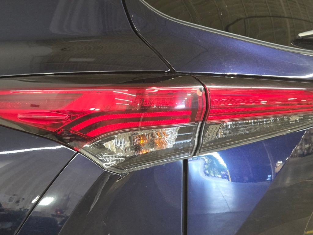 Used 2021  Toyota Limited image 15