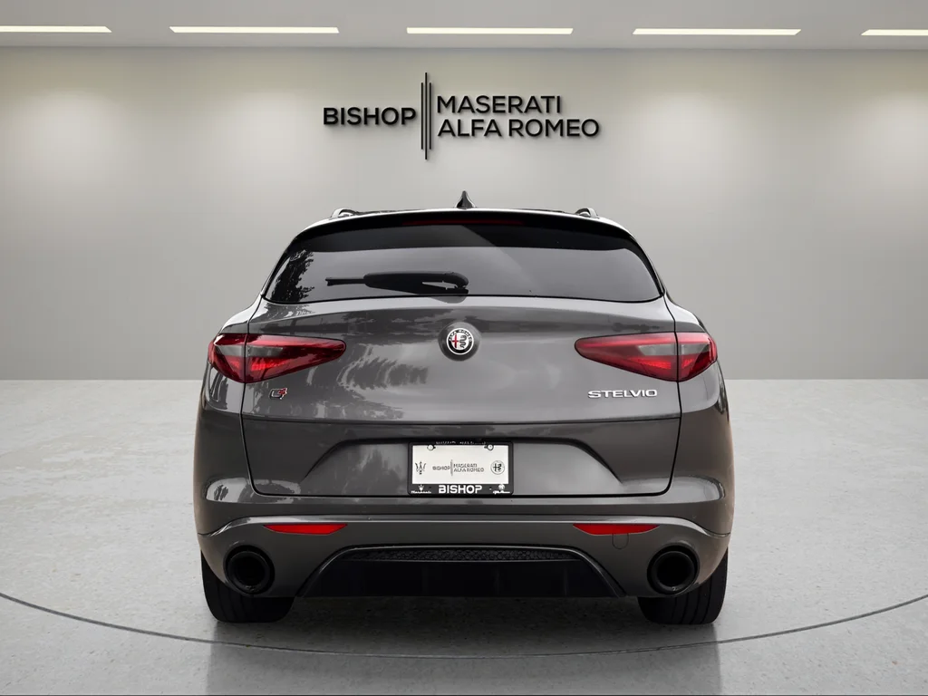 Used 2023 Gray Alfa Romeo Veloce image 4
