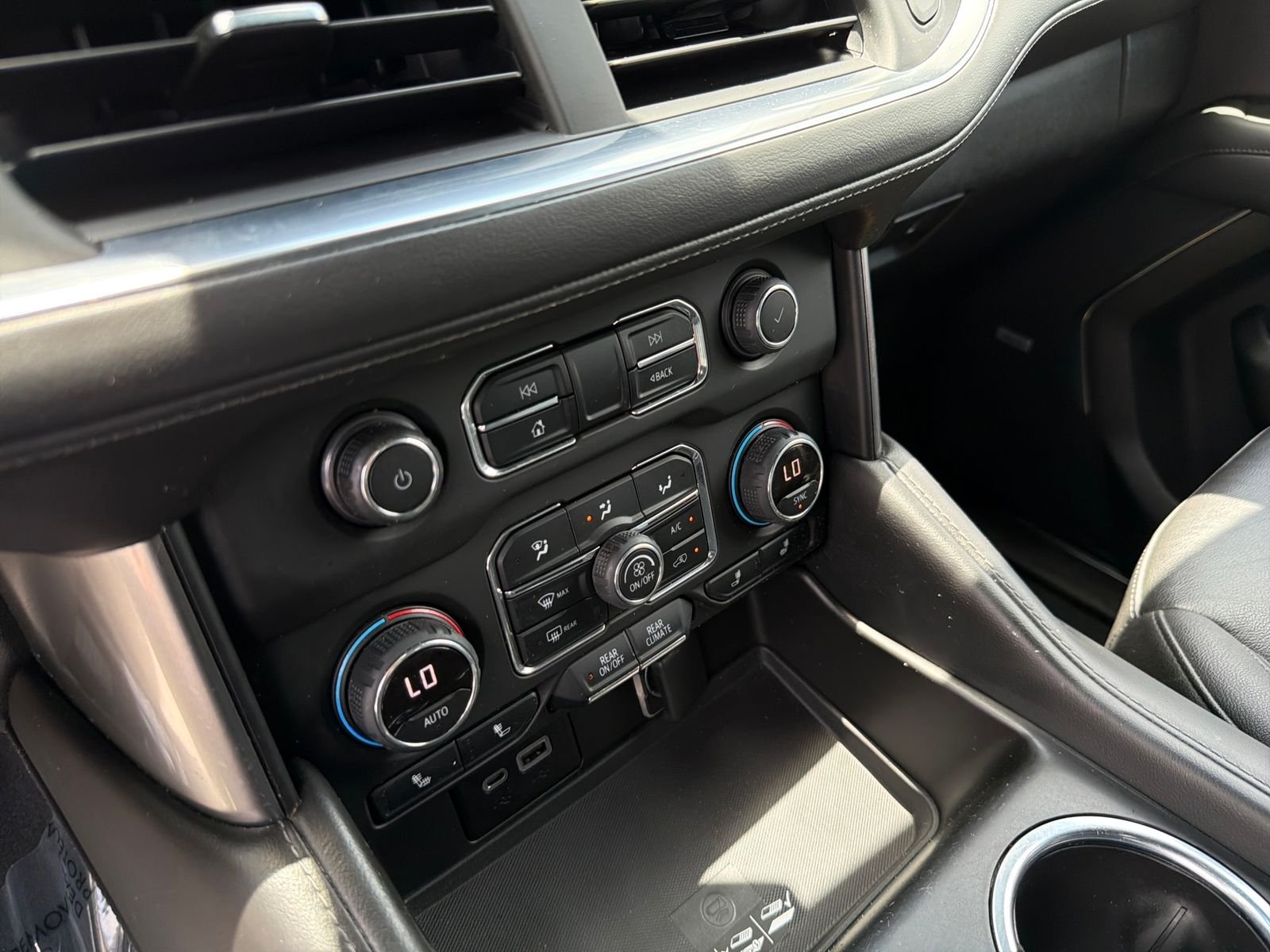 Used 2021 Black Chevrolet Z71 image 25
