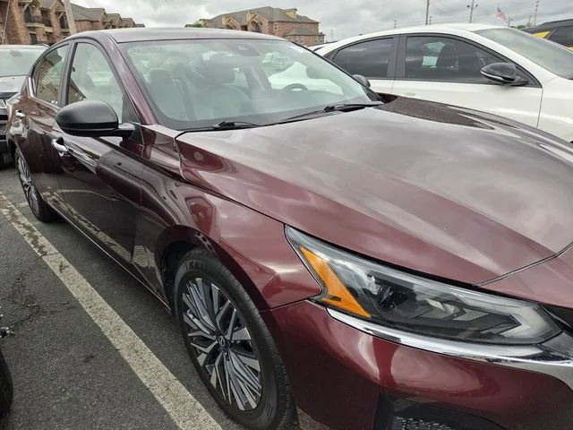 Used 2024 Red Nissan 2.5 SV image 9