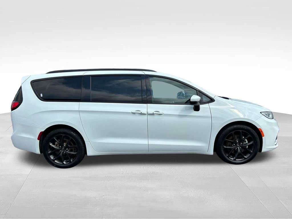Used 2023 White Chrysler Touring L image 5