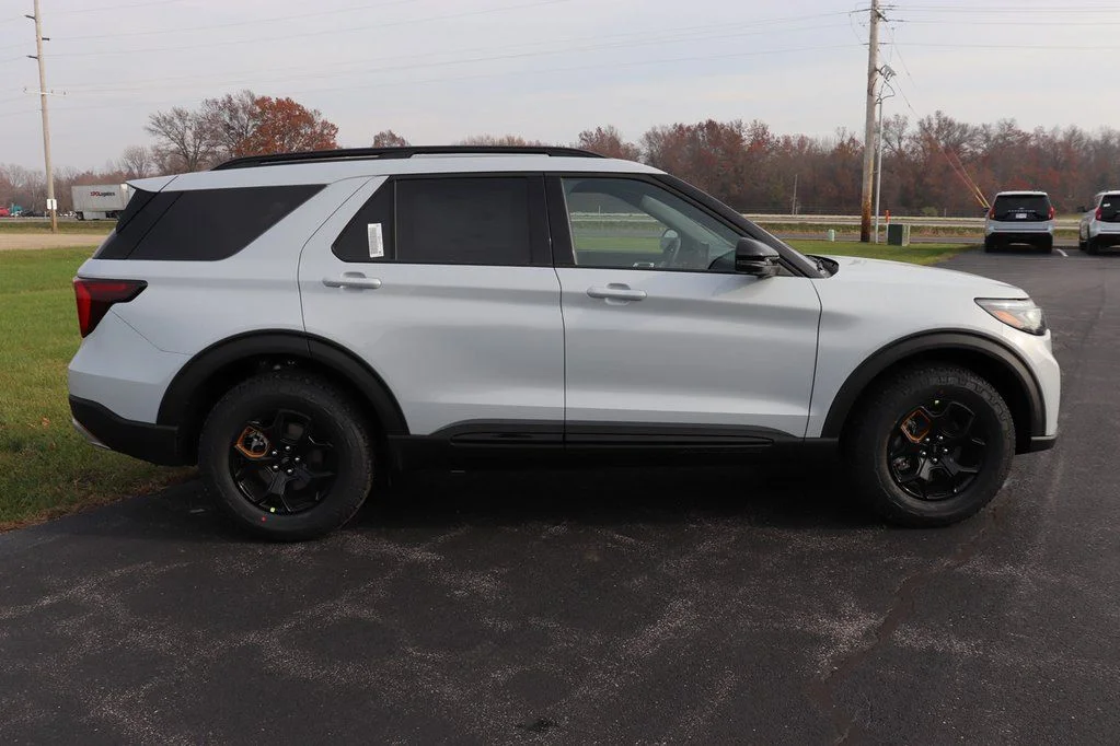 New 2026 Space White Metallic Ford Tremor® image 14