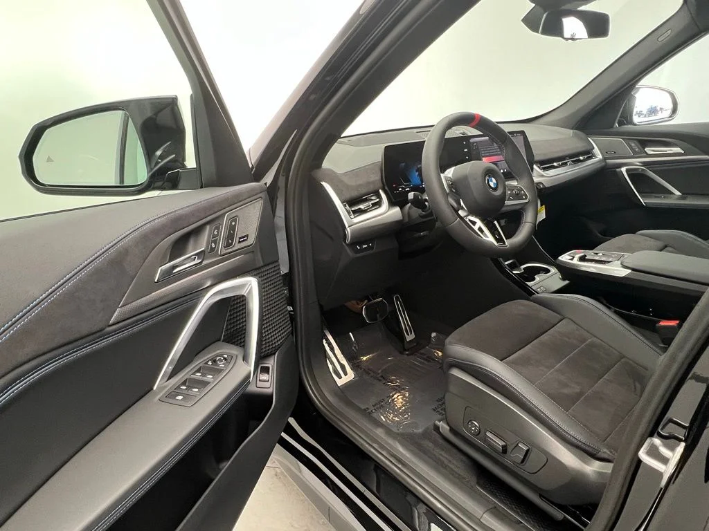 Used 2026 Black Sapphire Metallic BMW M35i image 21