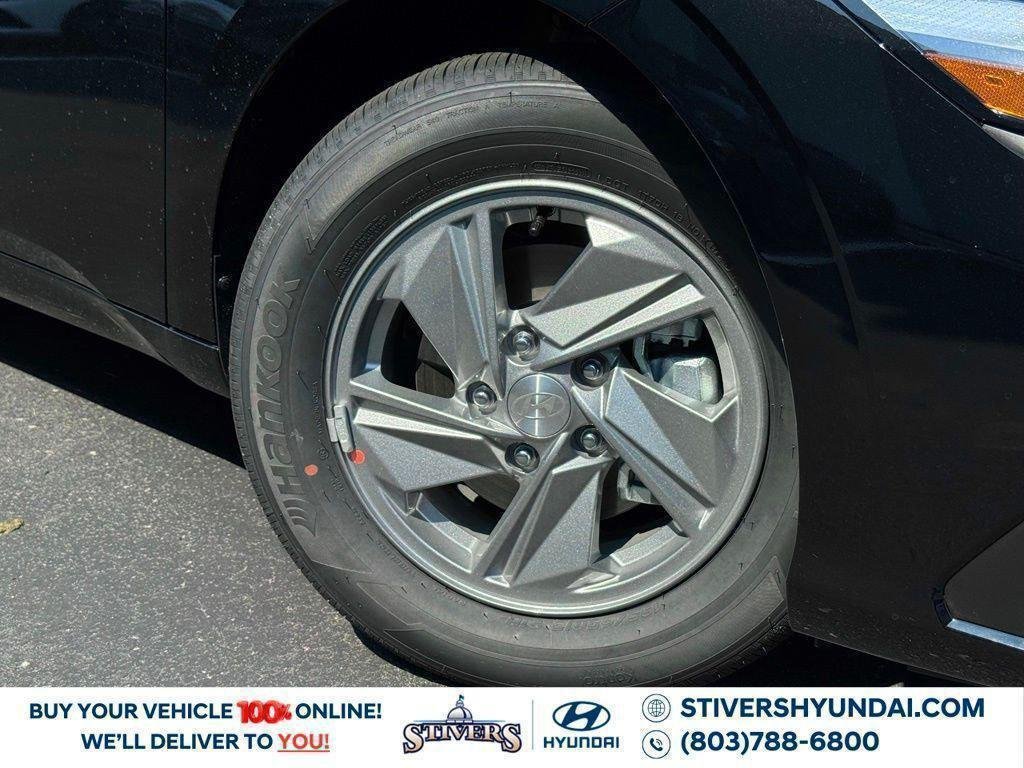 New 2026 Black Hyundai SE image 6