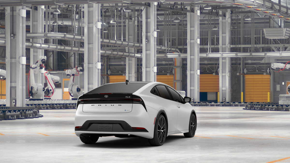 New 2027 Wind Chill Pearl Toyota XLE image 9