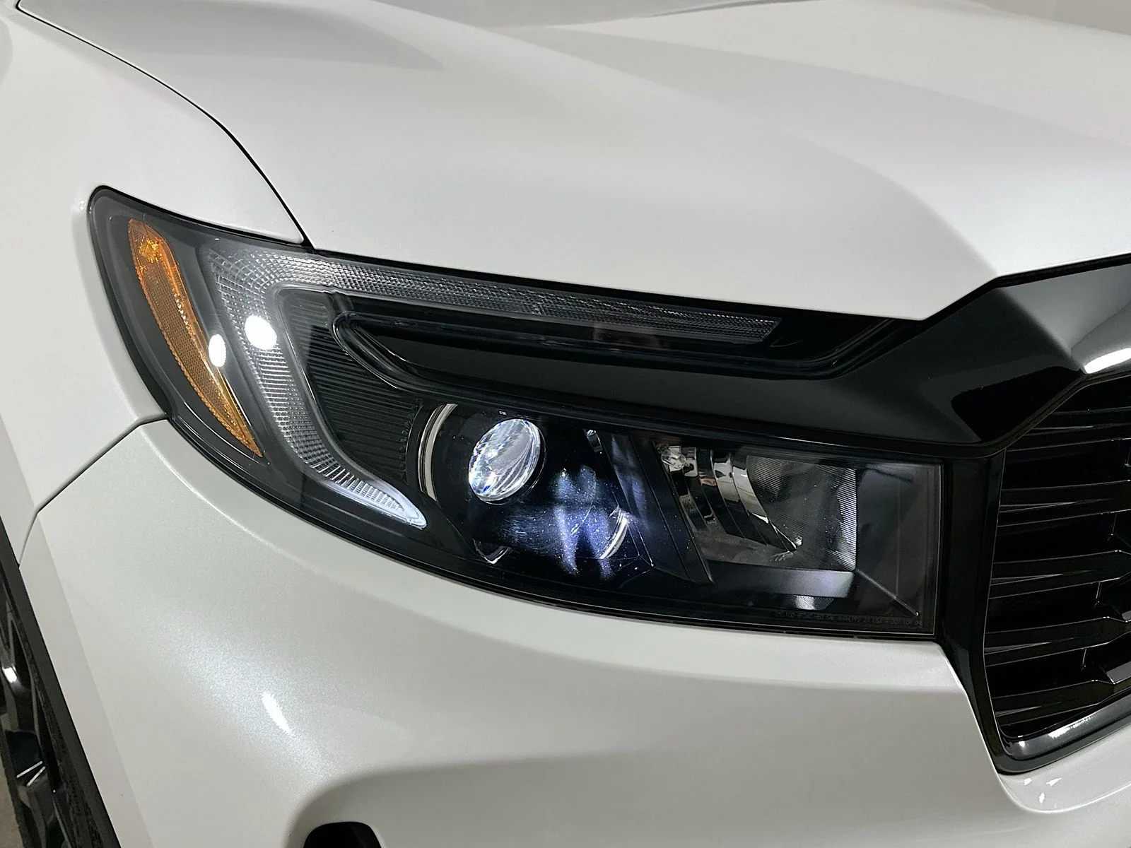 Used 2024 White Honda  image 9