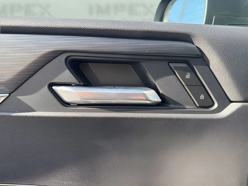 Used 2025 Summit White GMC Elevation image 11
