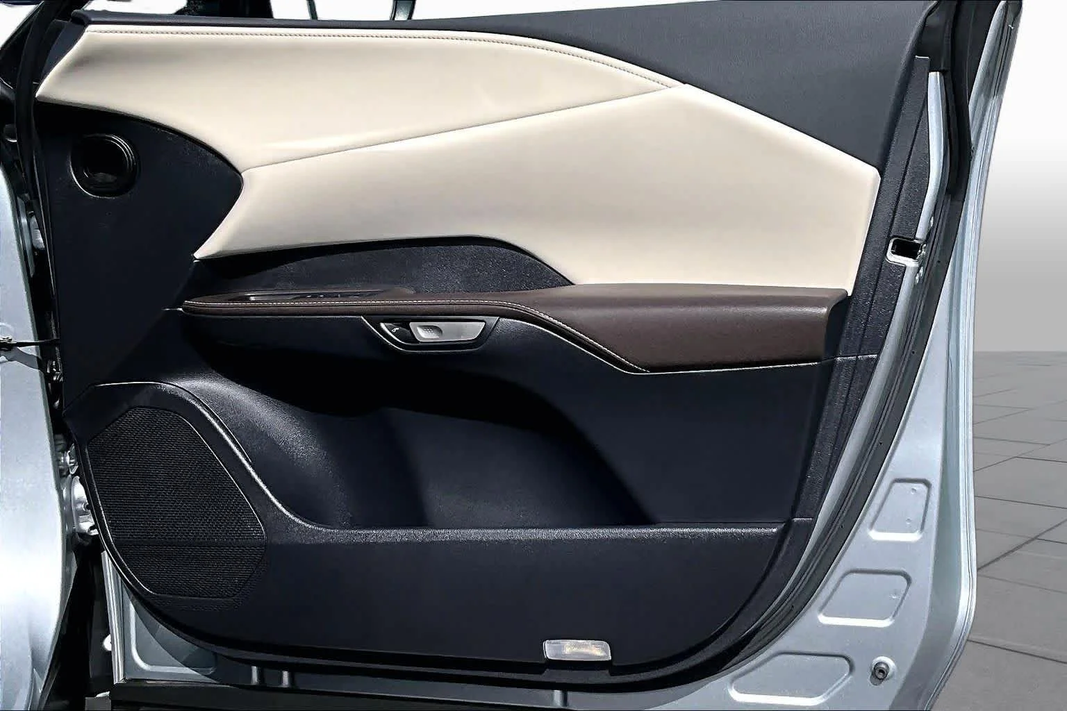 Used 2024 Iridium Lexus Premium image 27