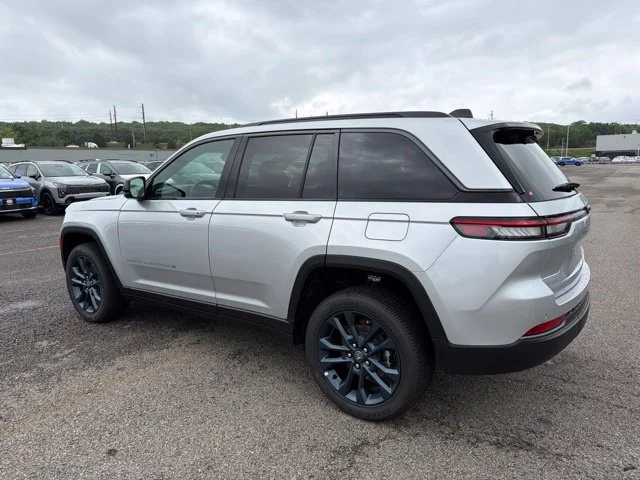 New 2026 Silver Jeep  image 5