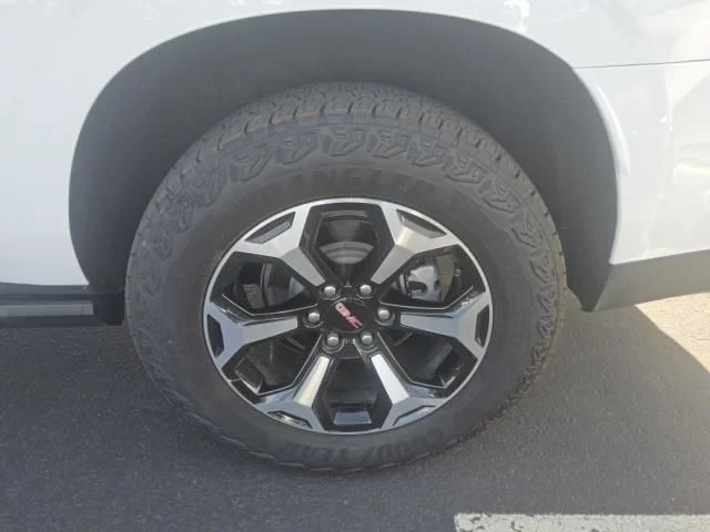 Used 2025 White GMC AT4 image 4