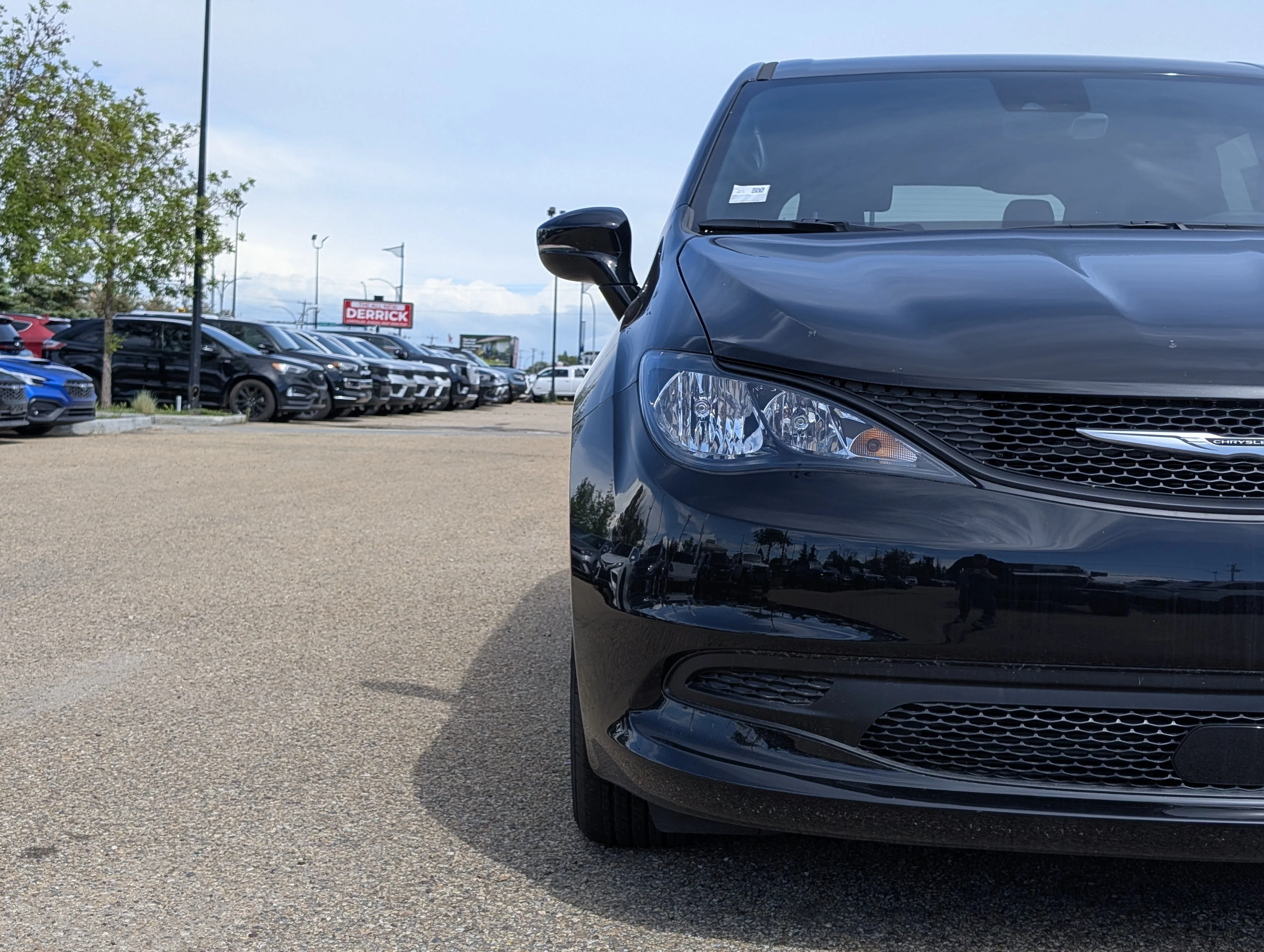 New 2026 Diamond Black Crystal Pearl Chrysler SXT image 10