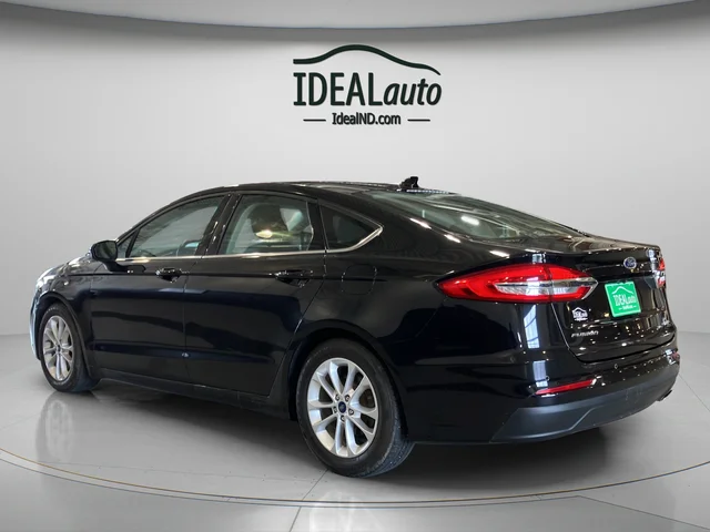 Used 2019 Black Ford SE image 10