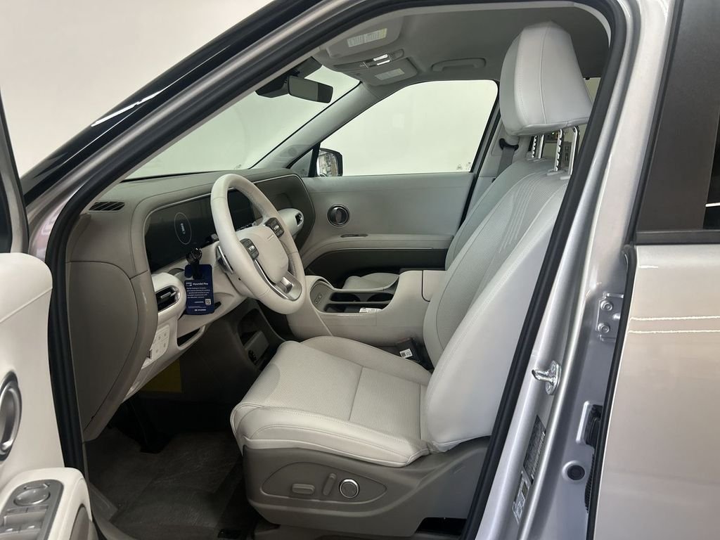 New 2026 Silver Metallic Hyundai SEL 8P image 12