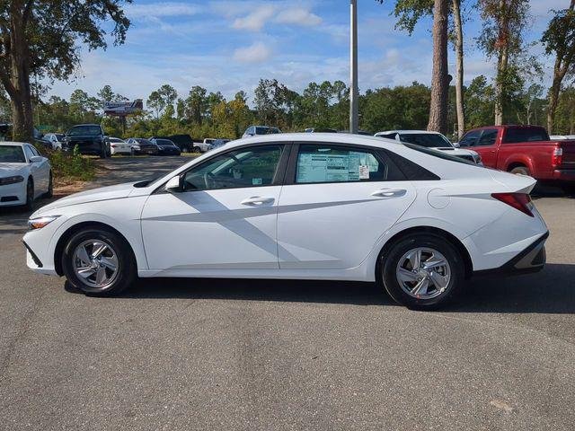 New 2026 White Hyundai SE image 8