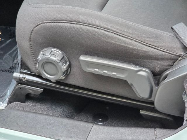 Used 2023  Jeep Sport S image 16