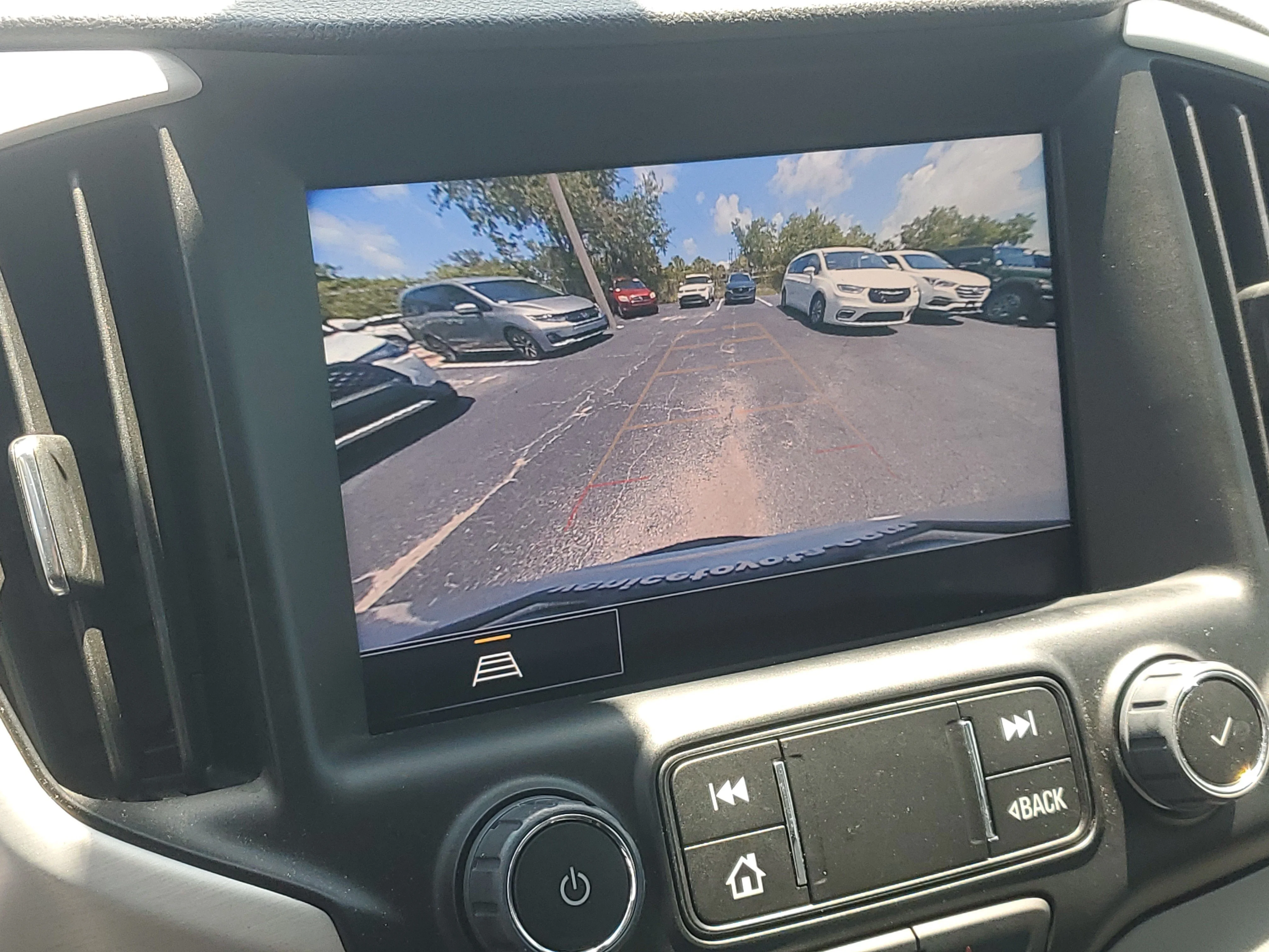 Used 2023 White Frost Tricoat GMC SLT image 28