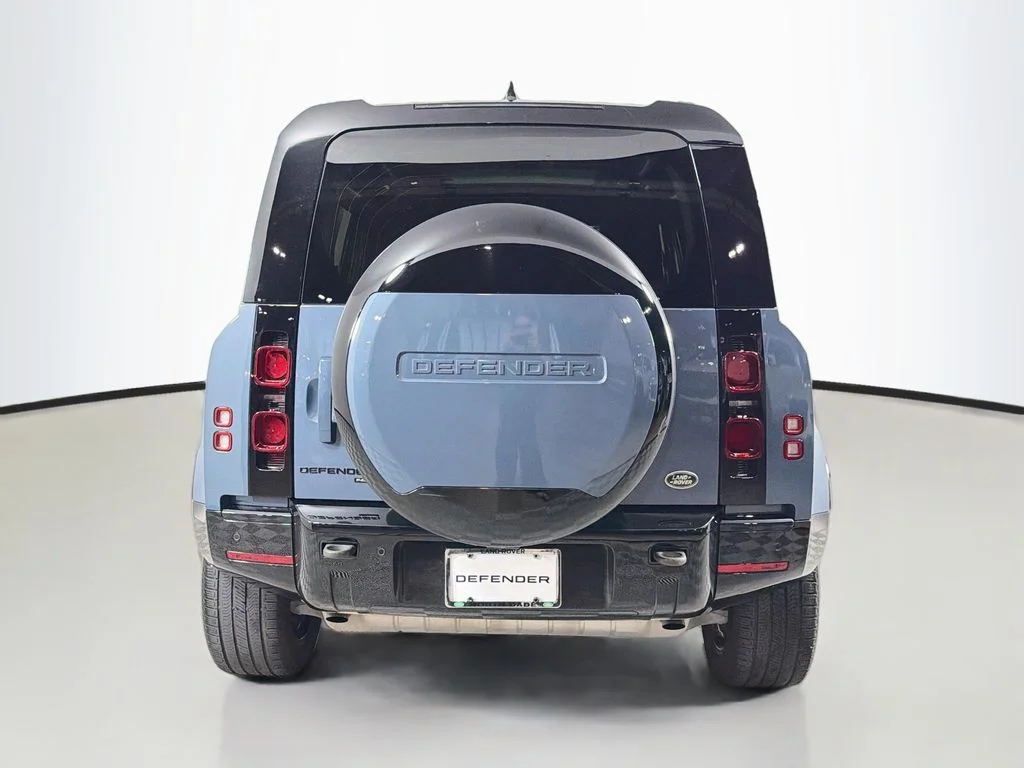 Used 2023 Blue Land Rover X-Dynamic SE image 6