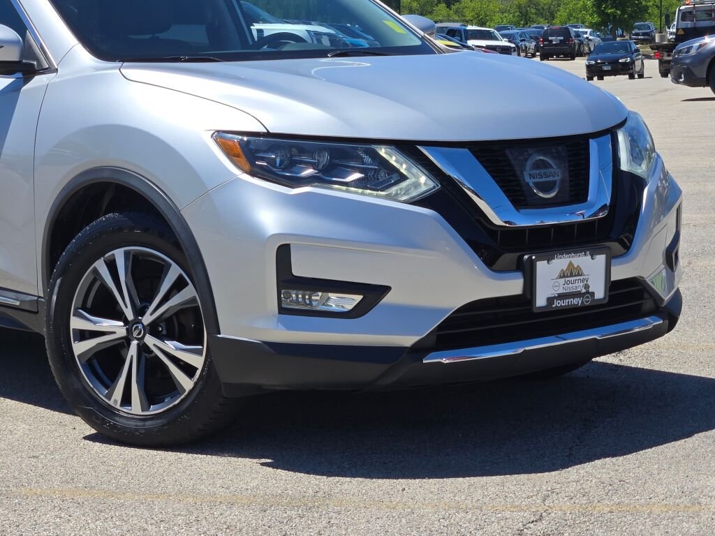 Used 2017 Nissan Rogue SL with VIN 5N1AT2MV7HC756797 for sale in Lindenhurst, IL