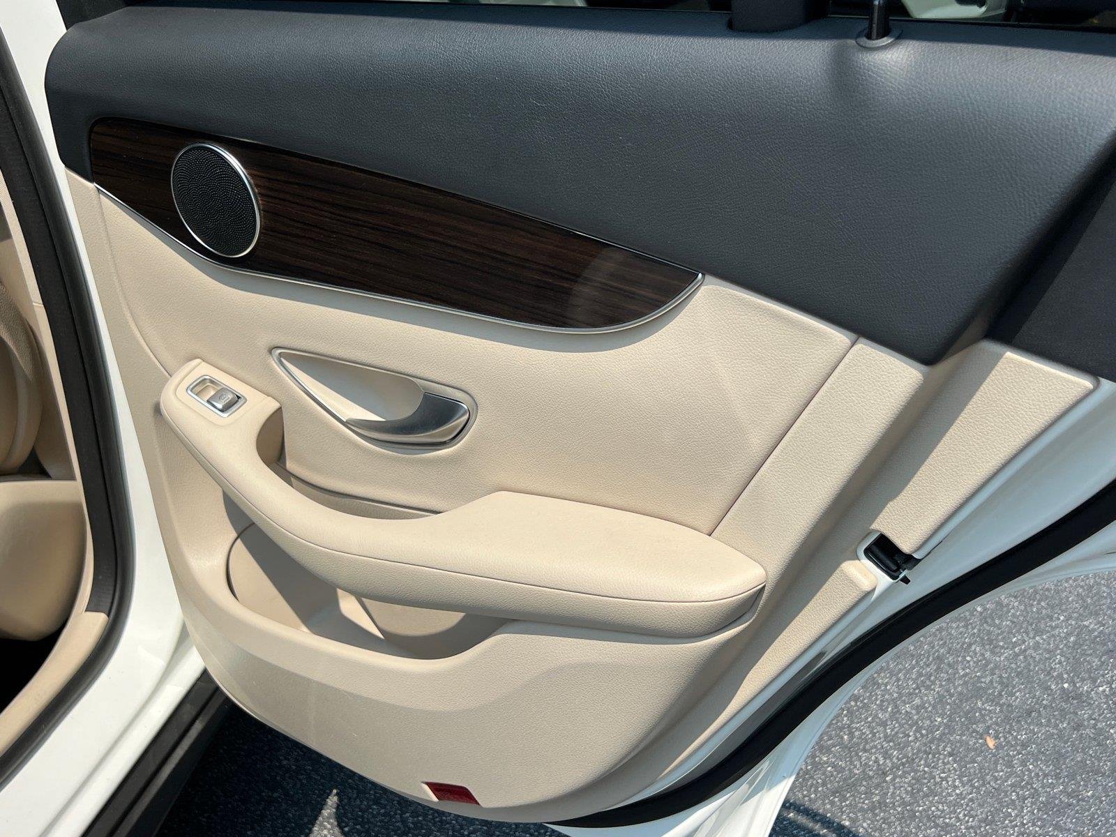 Used 2022 TAN Mercedes-Benz GLC 300 image 16
