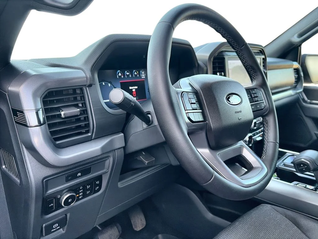 Used 2025 Gray Ford XLT image 10