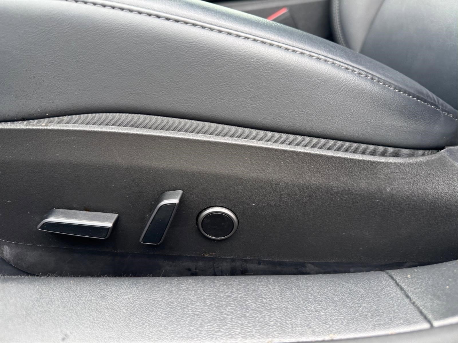 Used 2023  Tesla Base image 13