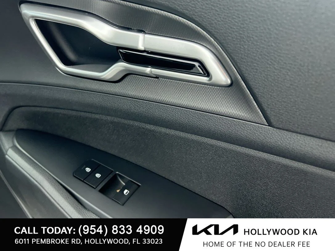 New 2026 Glacial White Pearl Kia LX image 27