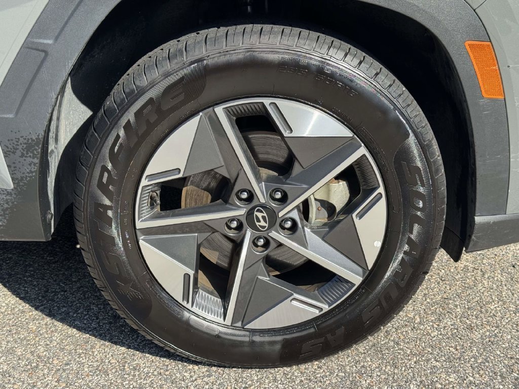 Used 2025 Gray Hyundai SEL image 27