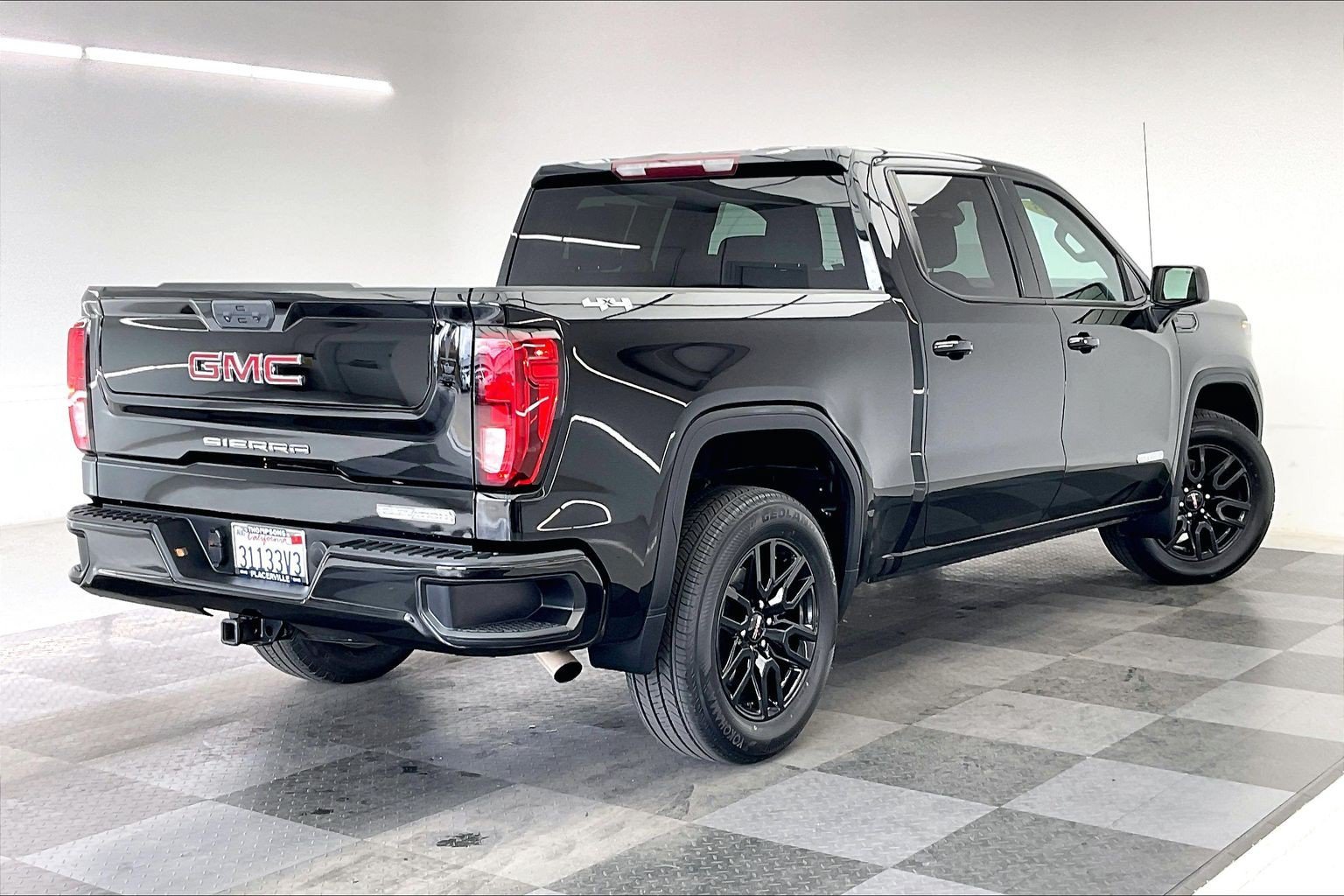 Used 2023 Onyx Black GMC Elevation image 13
