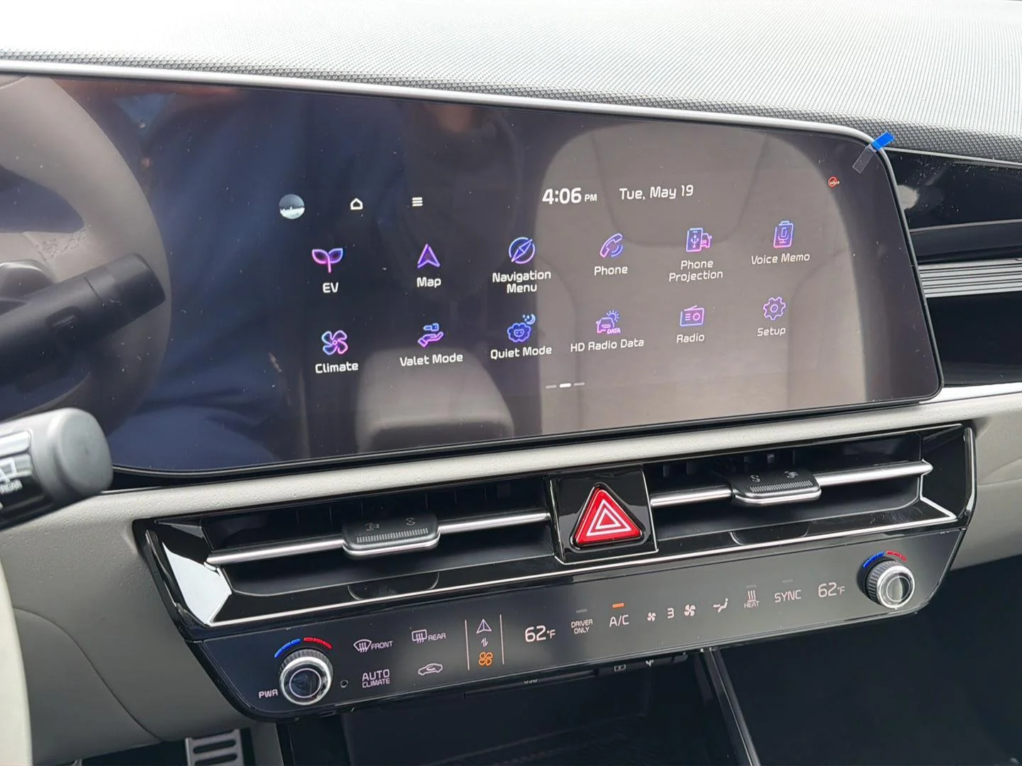 New 2026 Snow White Pearl Kia Wave image 11