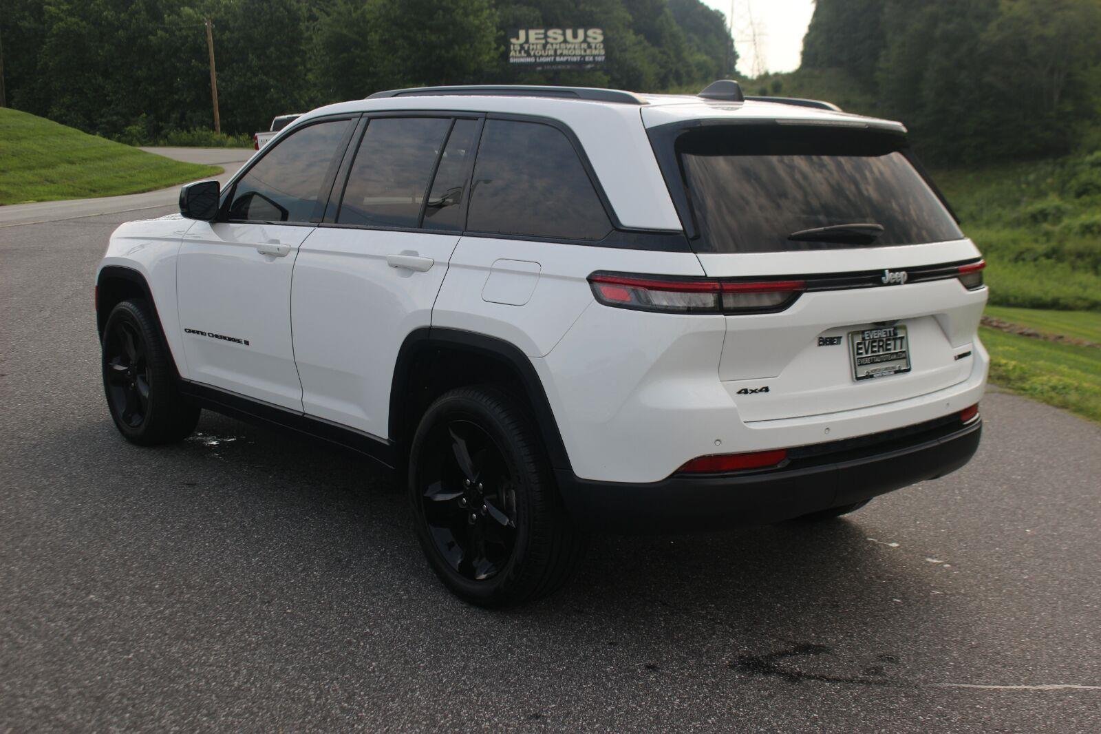Used 2024 White Jeep Limited image 6