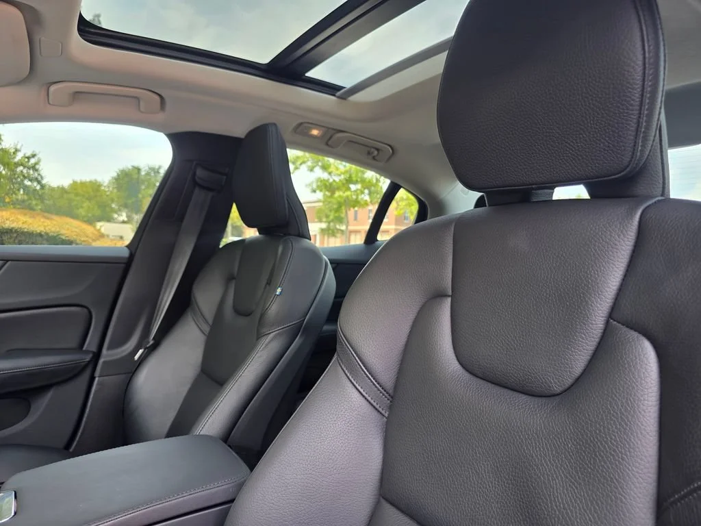 Used 2024 White Volvo T8 Ultimate Dark Theme image 13