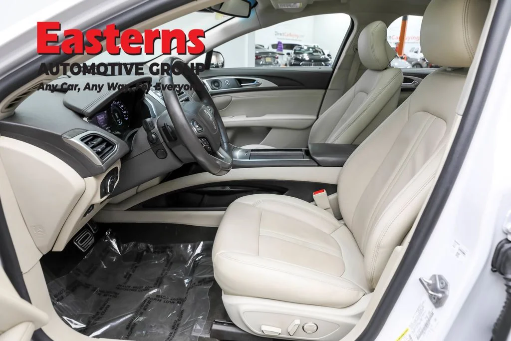 Used 2019 White Lincoln Reserve image 14