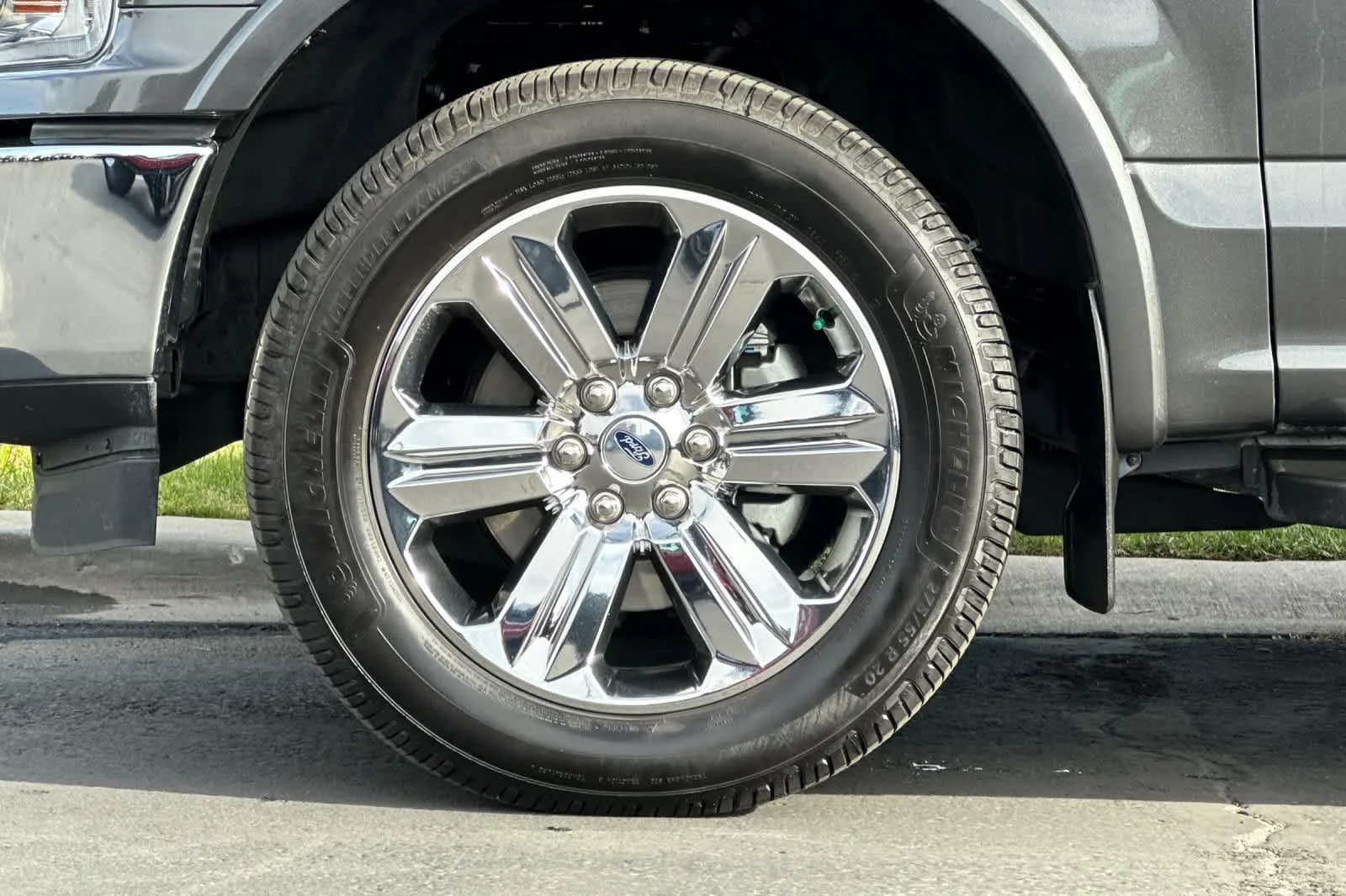 Certified Used 2019 Magnetic Metallic Ford LARIAT image 26