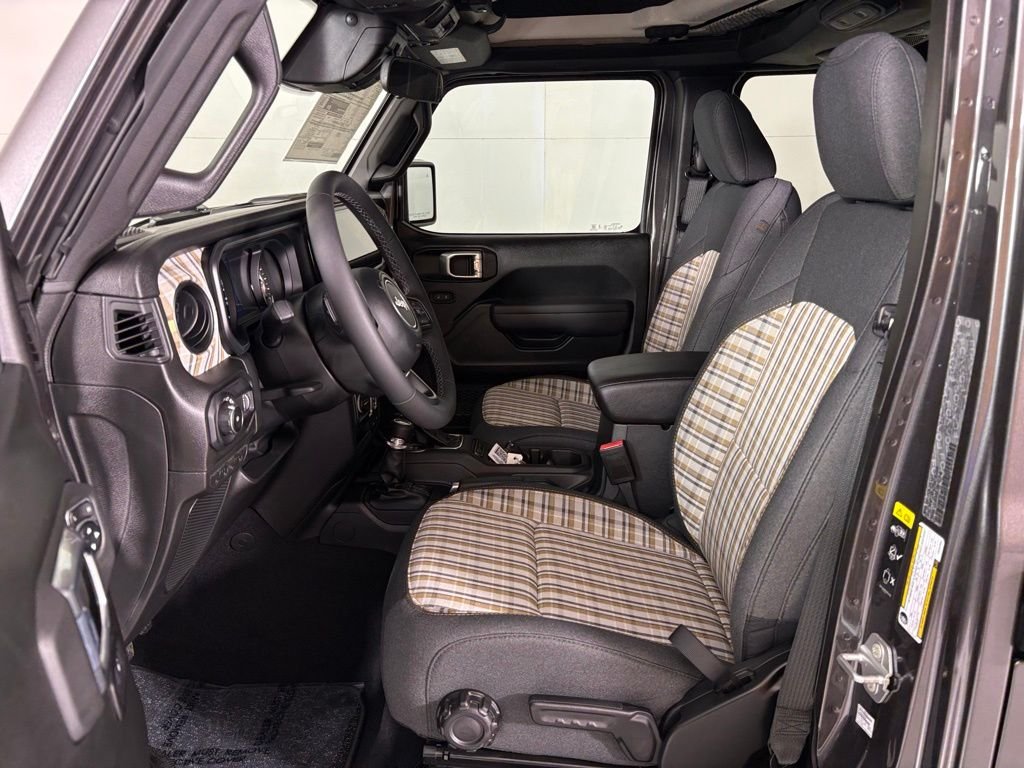 New 2026 Granite Crystal Metallic Clearcoat Jeep 85th Anniversary Edition image 15