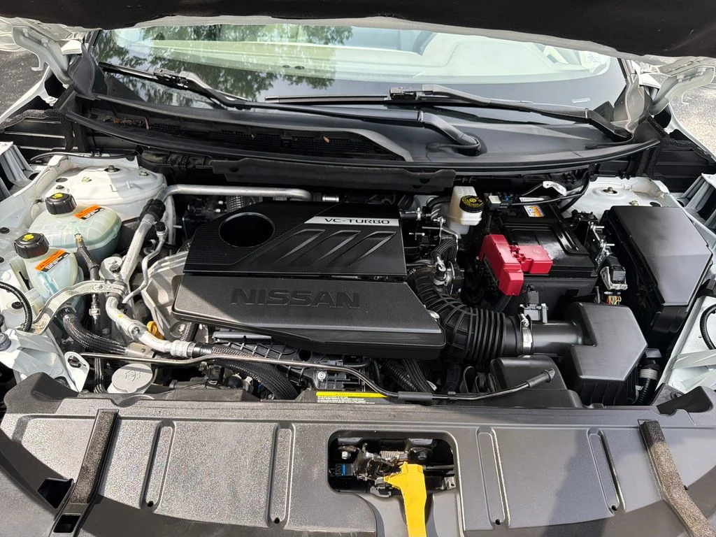 Used 2023 White Nissan SL image 26