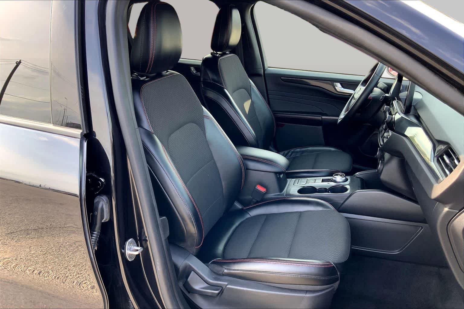 Used 2024 Agate Black Metallic Ford ST-Line image 7