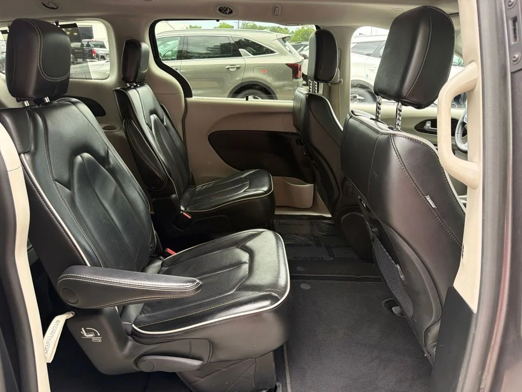 Used 2023 Gray Chrysler Limited image 27