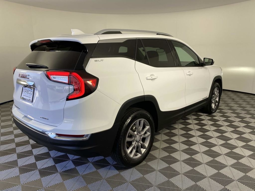 Used 2024 White GMC SLT image 9